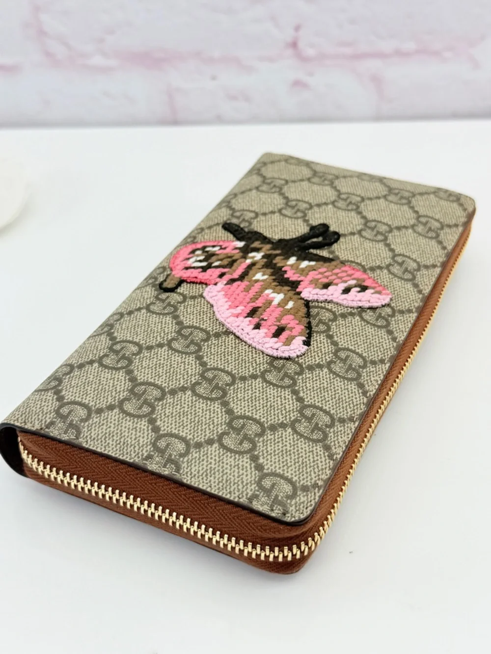 Gucci Exclusive Beige GG Canvas Wallet Pink Butterfly Appliqué - Picture 5 of 14